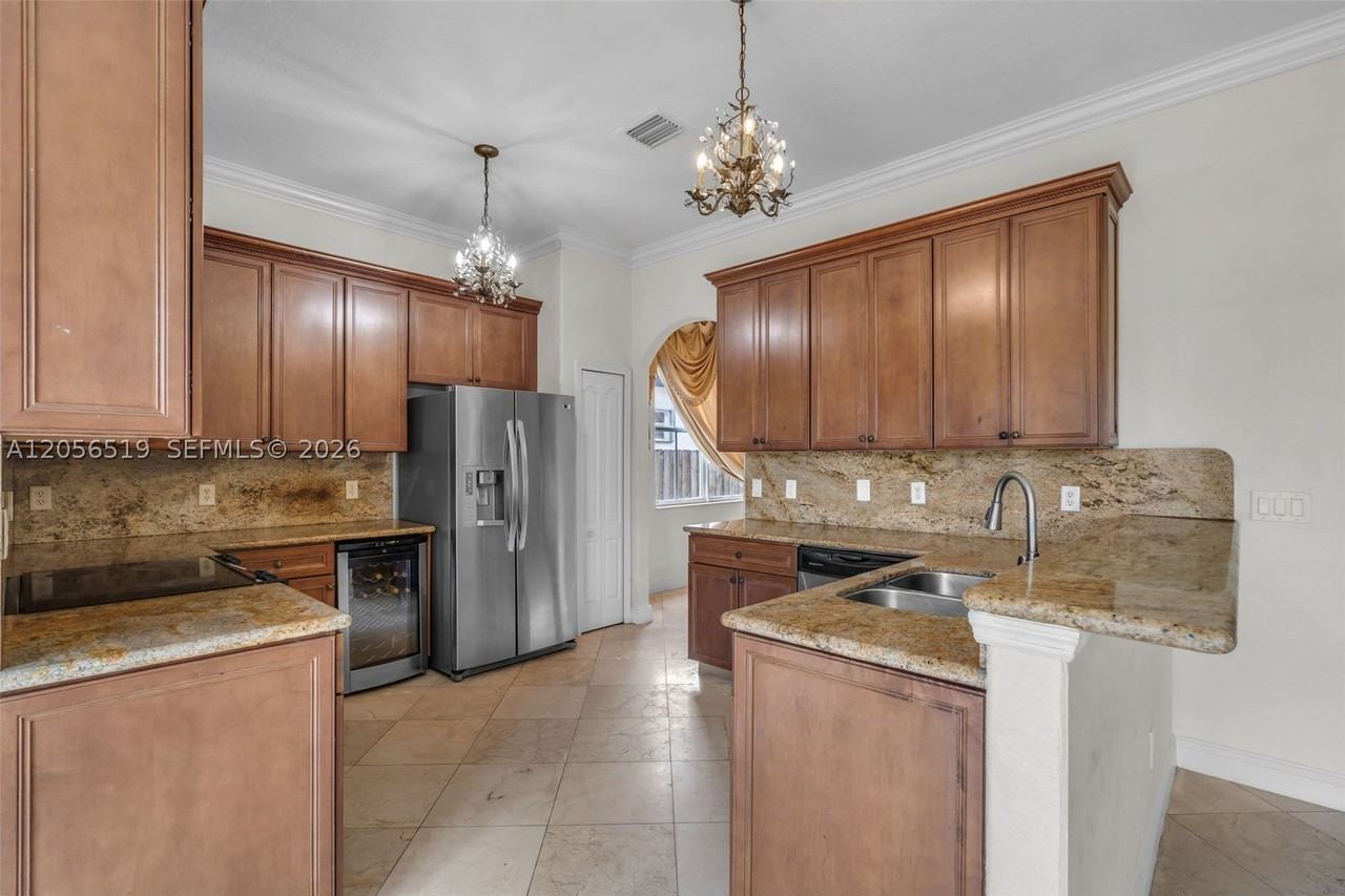 18031 Nw 87th Ct #0 - Photo 7 of 50