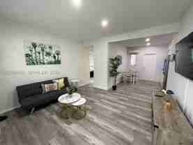 1117 Sw 37th Ave #3 - Photo 1 of 1