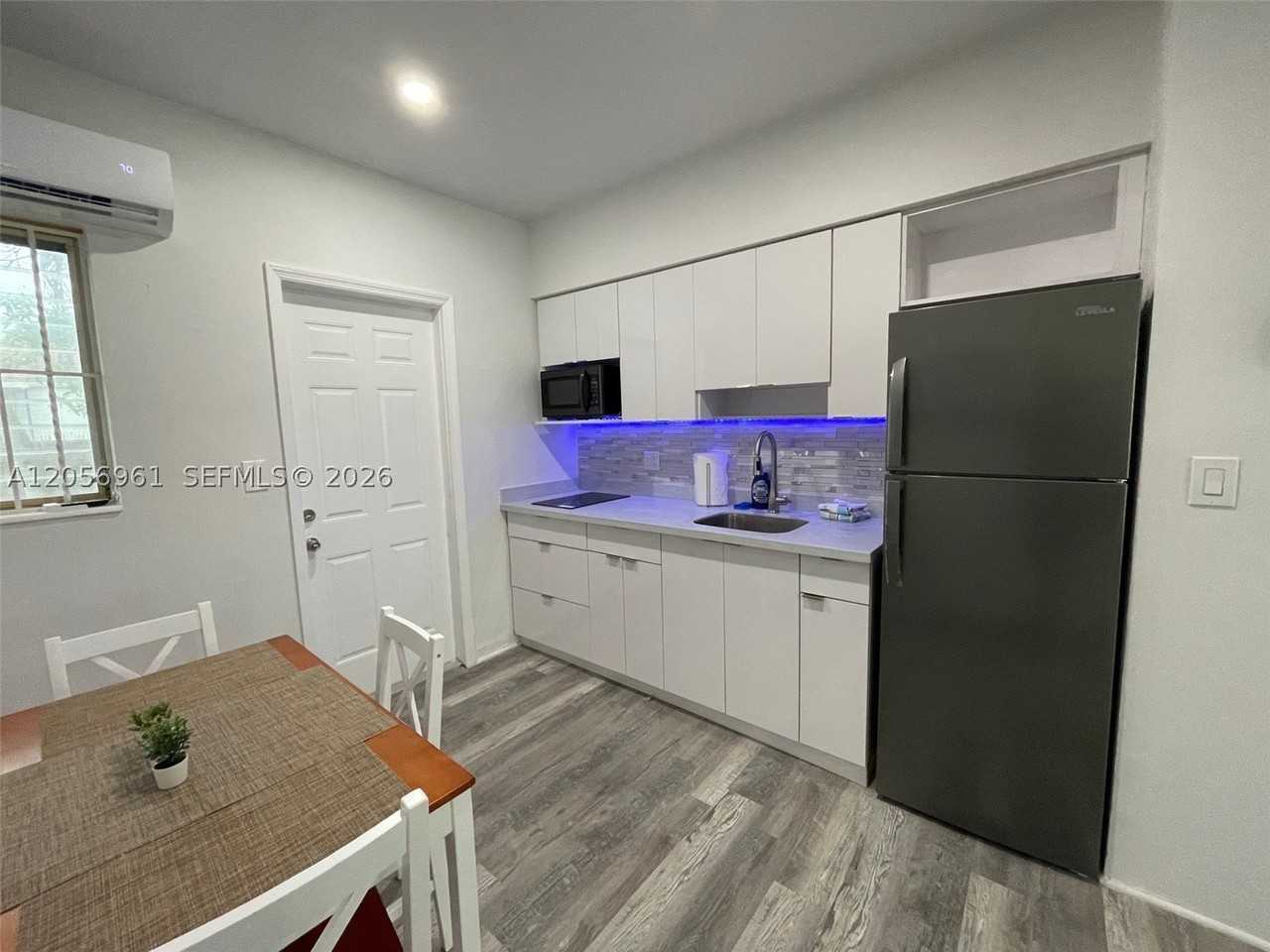 1117 Sw 37th Ave #3 - Photo 4 of 11