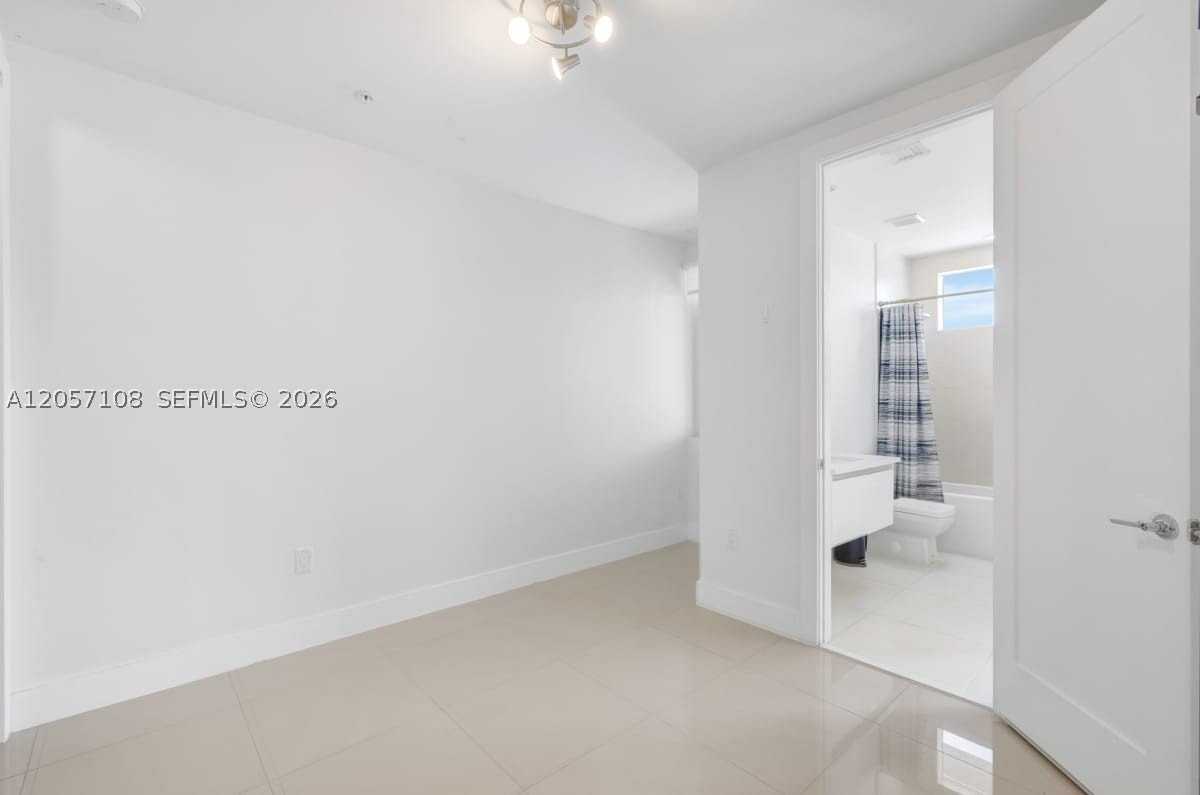 10471 Nw 66th St - Photo 4 of 50