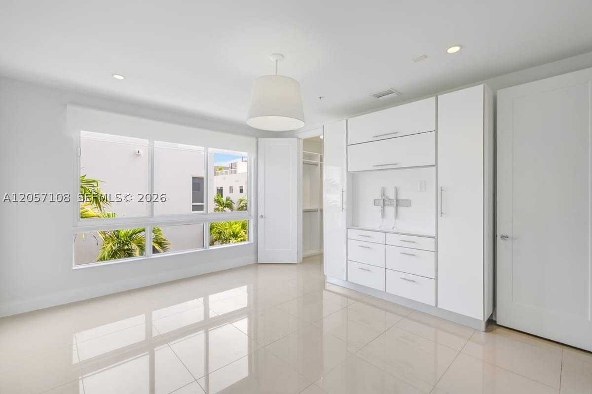 10471 Nw 66th St - Photo 5 of 50