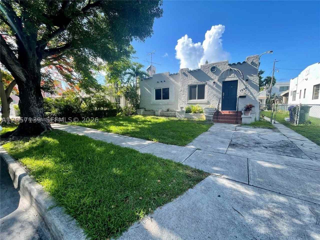 1520 Sw 10th St - Photo 2 of 23