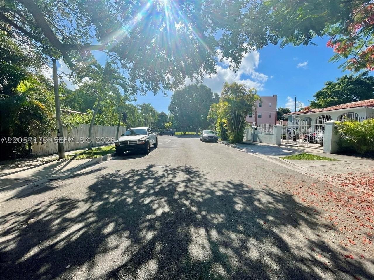 1520 Sw 10th St - Photo 4 of 23