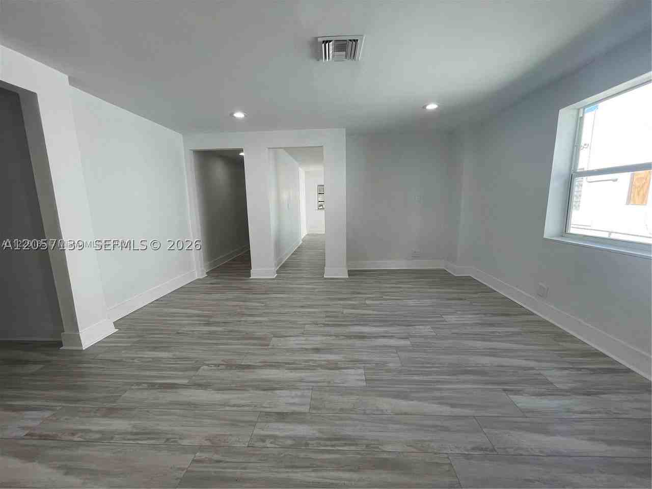 1520 Sw 10th St - Photo 6 of 23