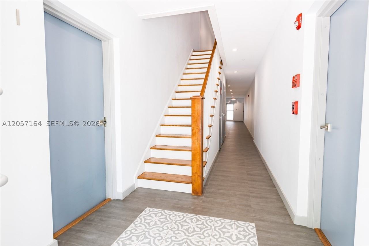 1814 Sw 22nd Ave #11 - Photo 2 of 17