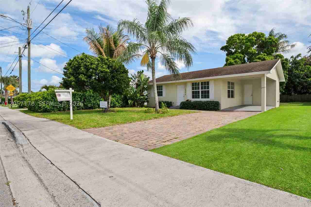 6894 3rd St - Photo 5 of 34