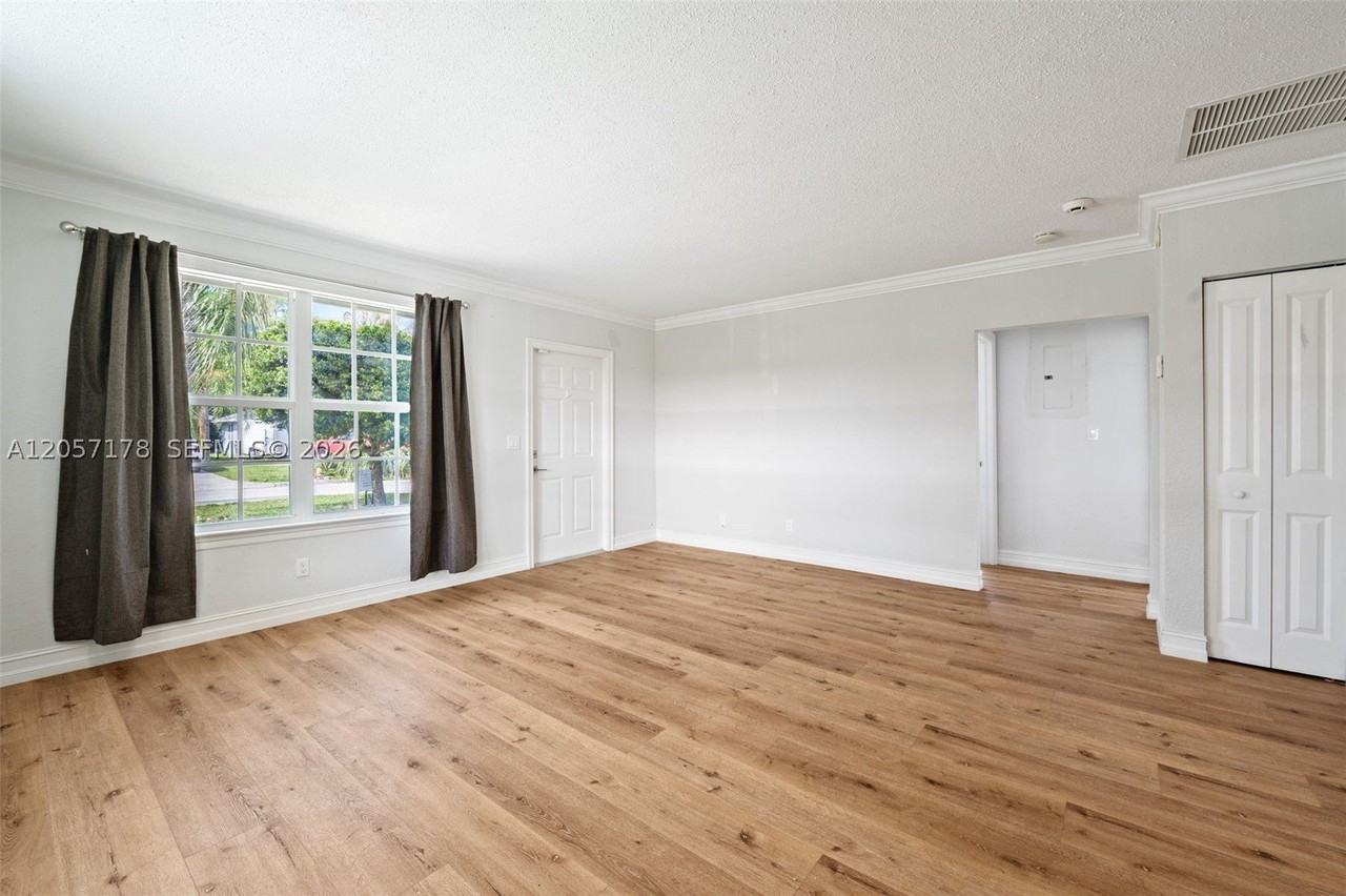 6894 3rd St - Photo 4 of 20