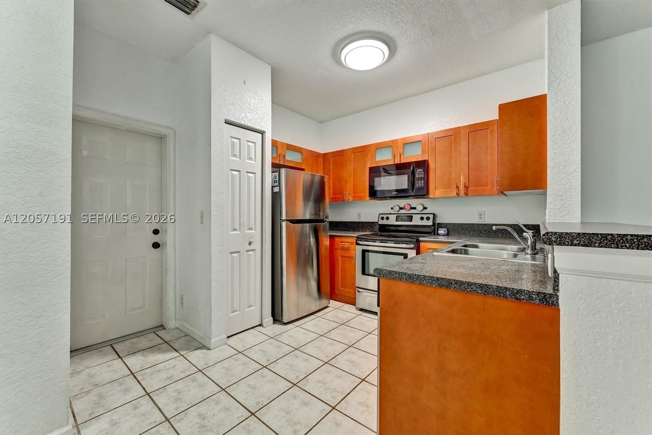 3897 Tree Top Dr - Photo 6 of 27