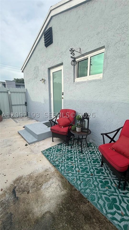 1558 Nw 103rd St - Photo 2 of 16