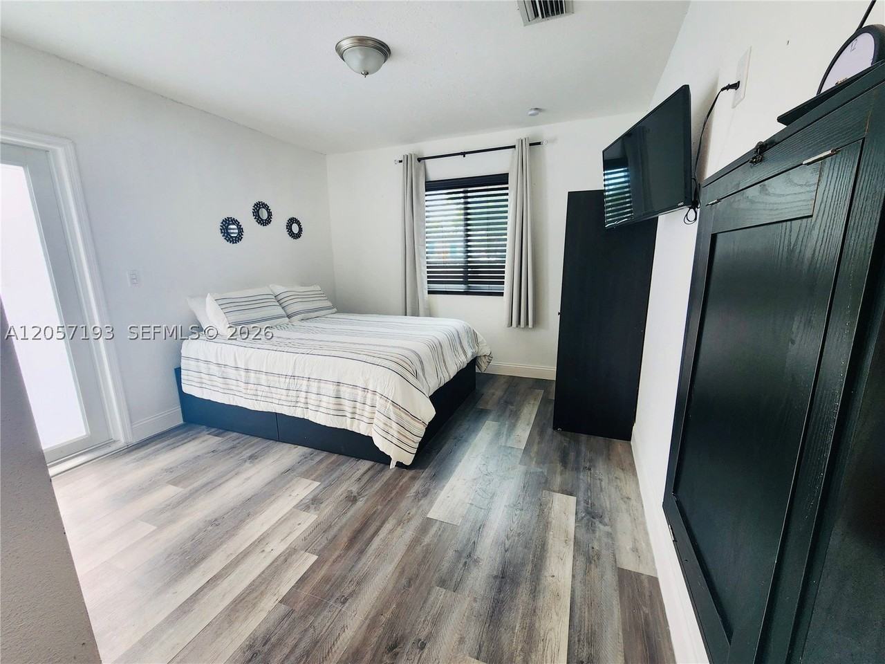 1558 Nw 103rd St - Photo 5 of 16