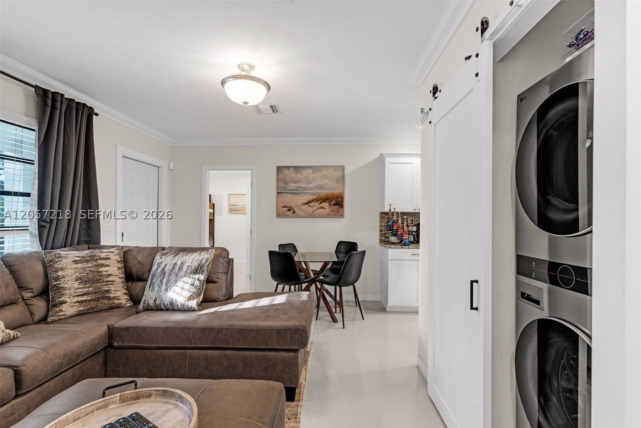1075 Ne 12th Ave #1075 - Photo 7 of 44
