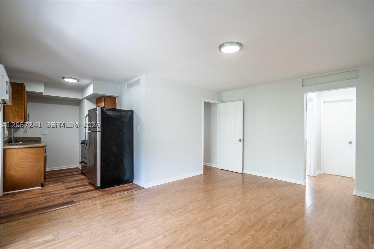 7931 East Dr #204 - Photo 5 of 24