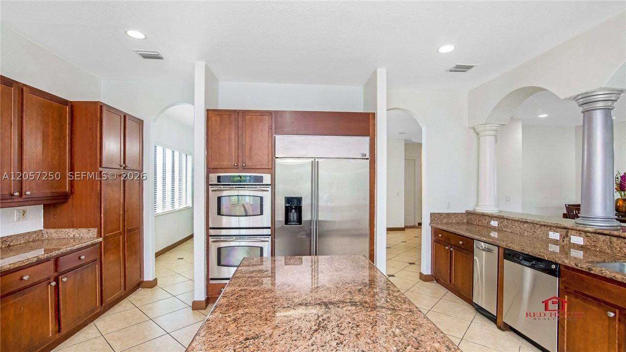 7833 Sw 194th Ter - Photo 5 of 44