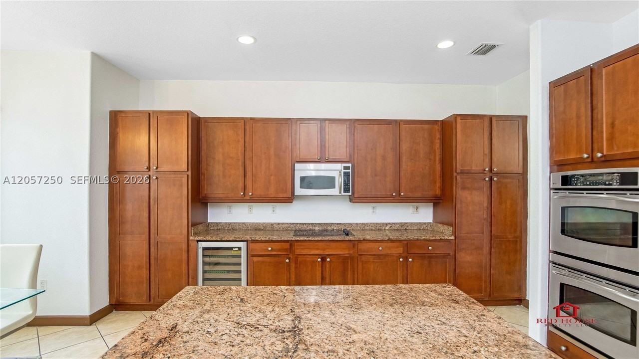 7833 Sw 194th Ter - Photo 6 of 44