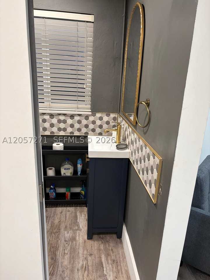840 Ne 159th St #1 - Photo 3 of 6
