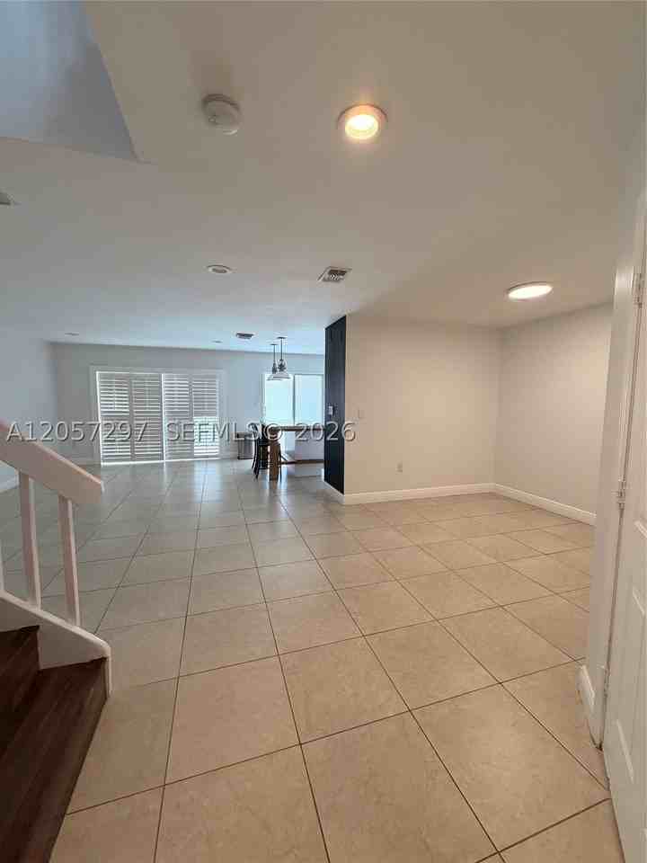 7446 Sw 162nd Ct - Photo 2 of 10