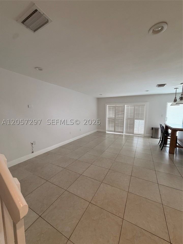 7446 Sw 162nd Ct - Photo 3 of 10