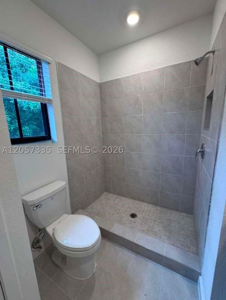 270 Ne 12th St #270 - Photo 7 of 23