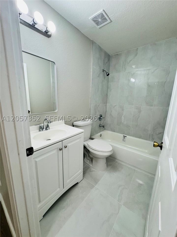 1592 Se 27th Ct #175 - Photo 5 of 15