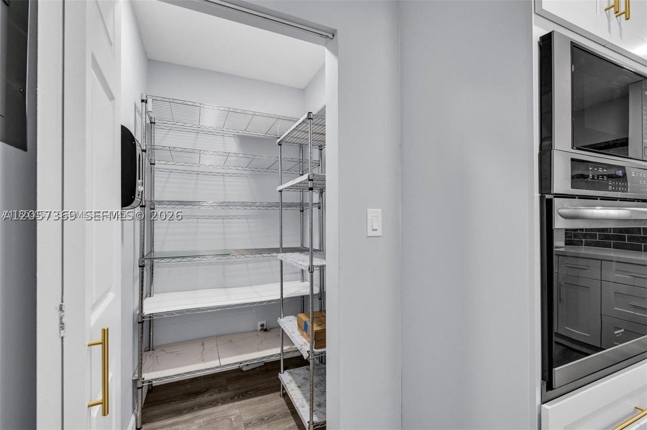 851 Sw 49th Ter #1 - Photo 7 of 27