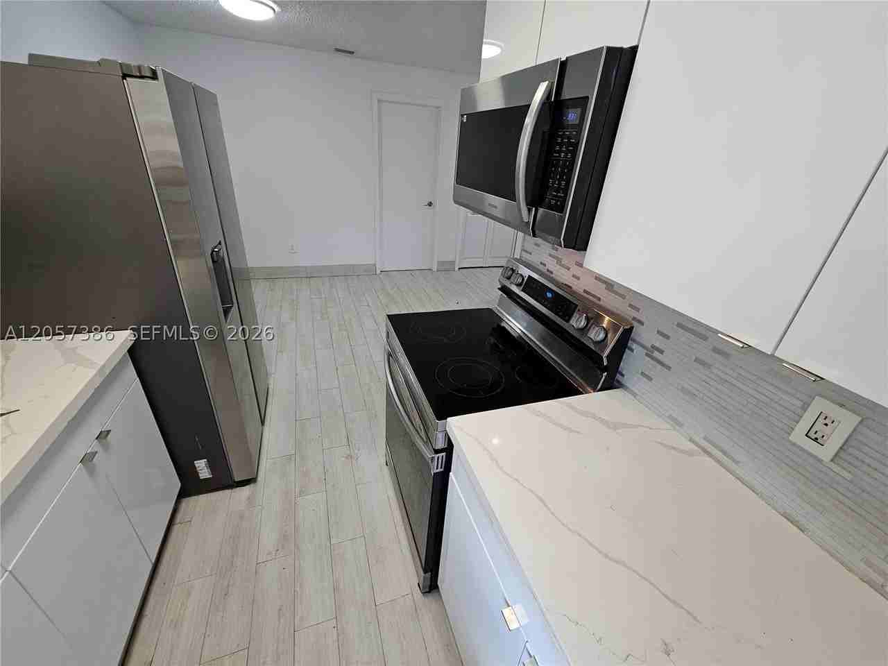 4621 Sw 33rd Ave #1 - Photo 4 of 16