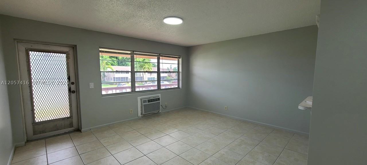 125 Canterbury E #125 - Photo 4 of 35