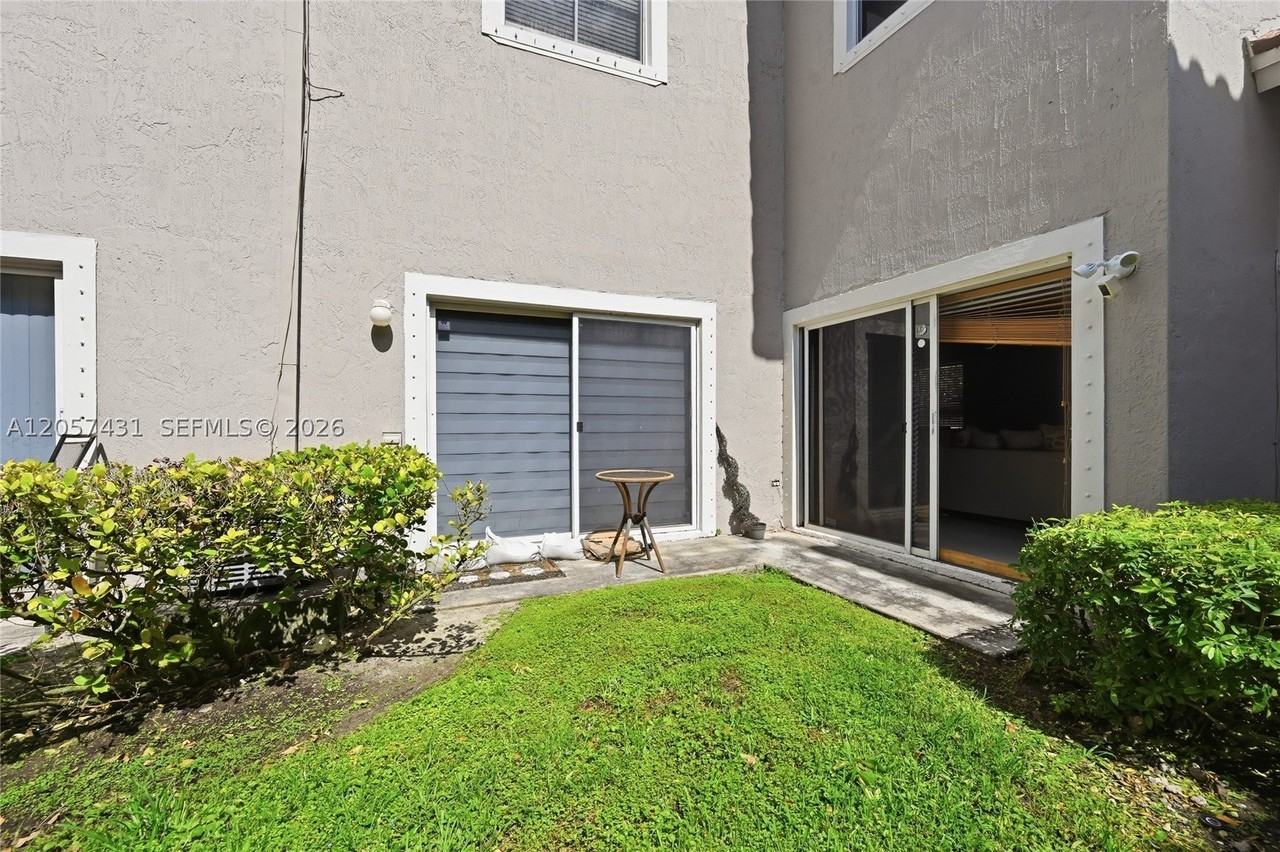14030 Sw 49th St #10 - Photo 4 of 31