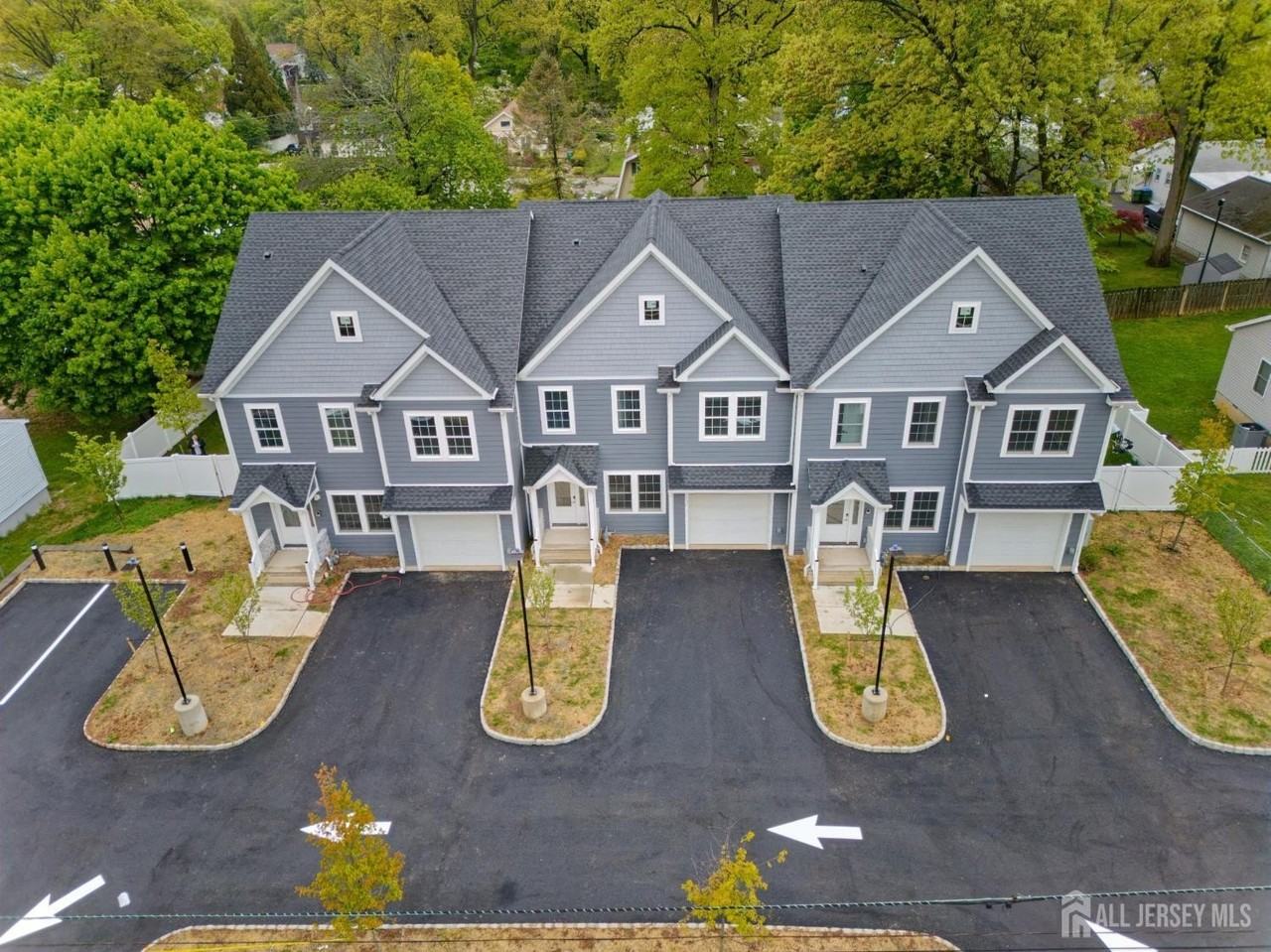8 Travers Ave #2
