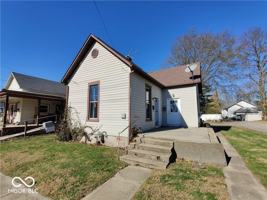 featured image of 214 W Franklin St