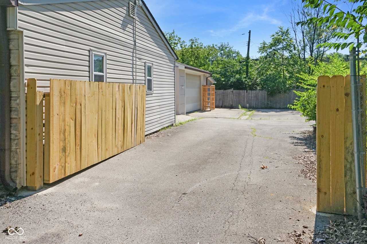 3375 Payton Ave - Photo 4 of 34
