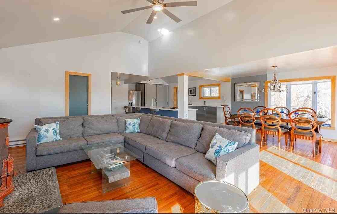 91 S Penataquit Ave - Photo 4 of 30