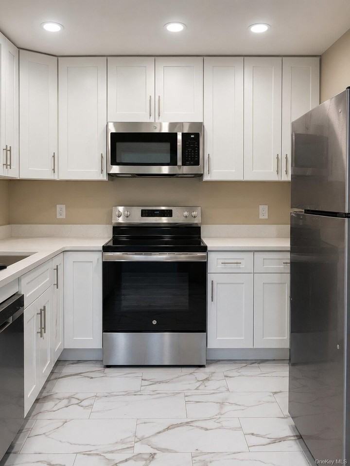 14 Scarborough Ln #D - Photo 6 of 19