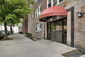 featured image of 900 Lydig Ave #4M