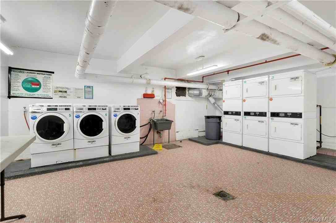 900 Lydig Ave #4M - Photo 3 of 5
