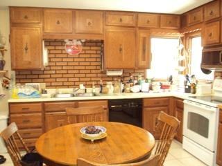 449 Summit Ave - Photo 2 of 5