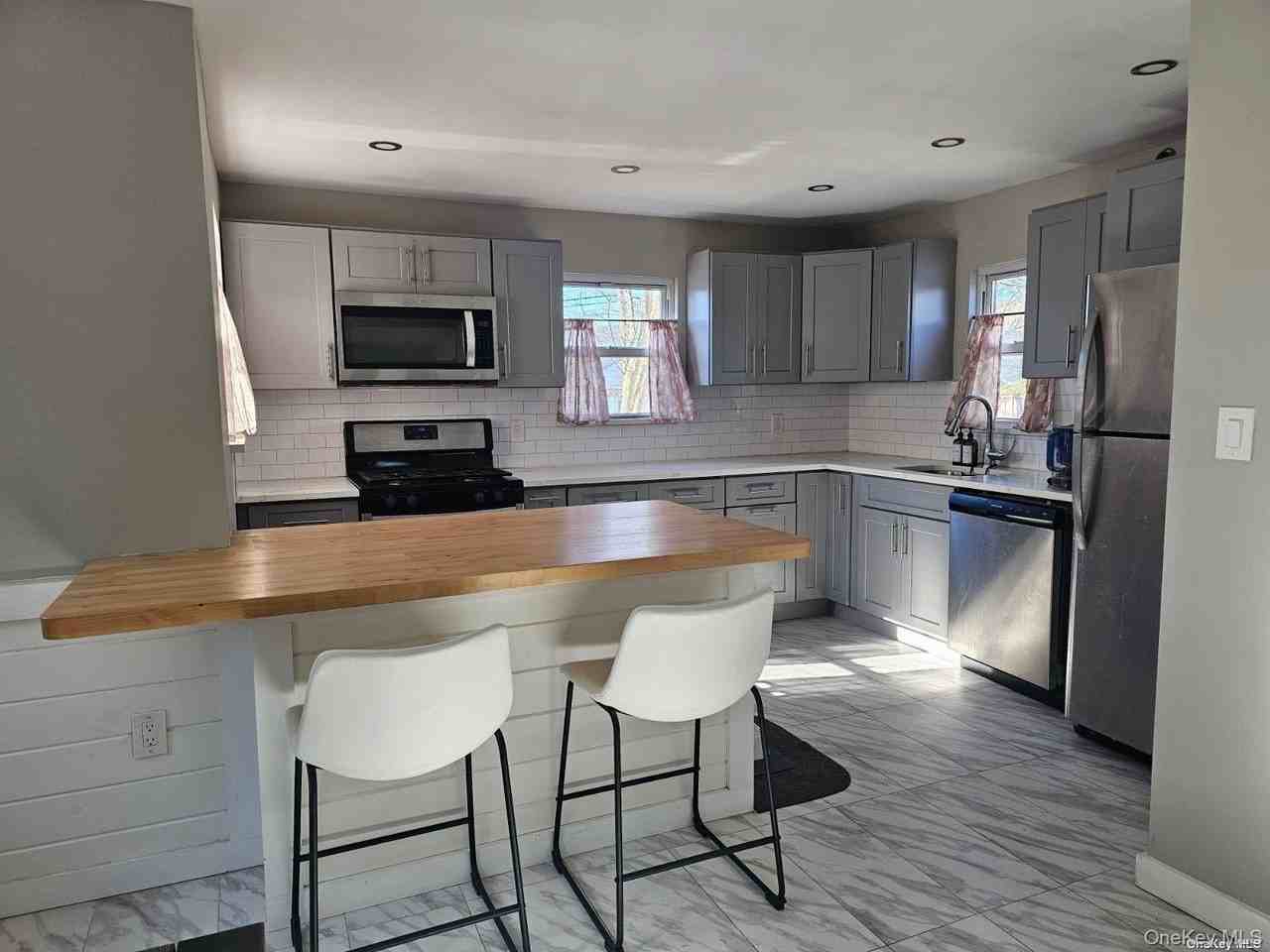 146 Kingston Blvd - Photo 2 of 14