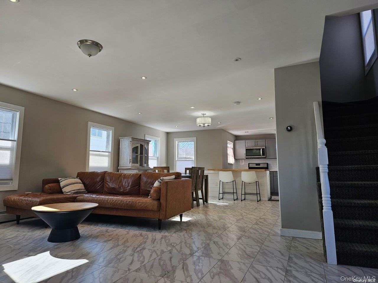 146 Kingston Blvd - Photo 5 of 14