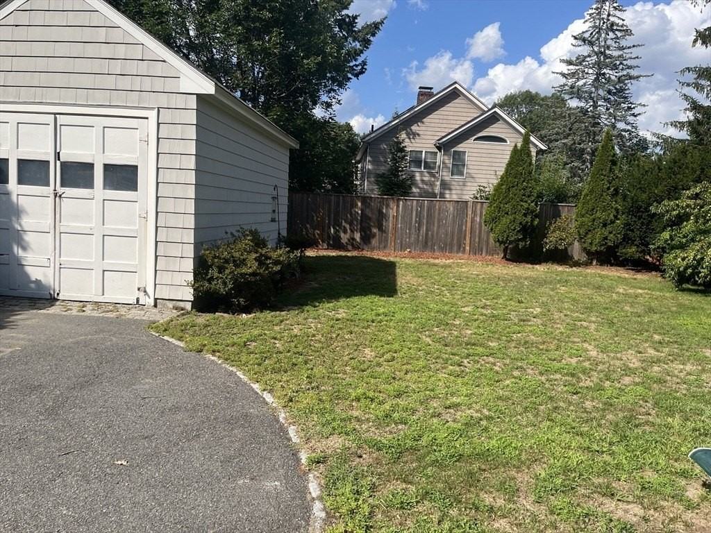 24 Leslie Rd #B - Photo 2 of 30