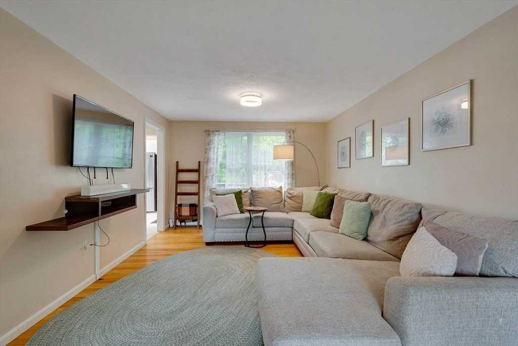 43 Joseph Rd - Photo 4 of 31