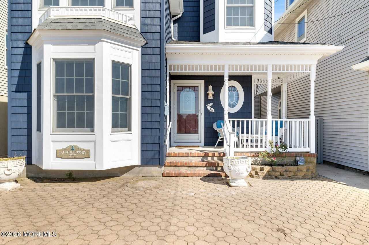 116 Sunset Dr N - Photo 2 of 50