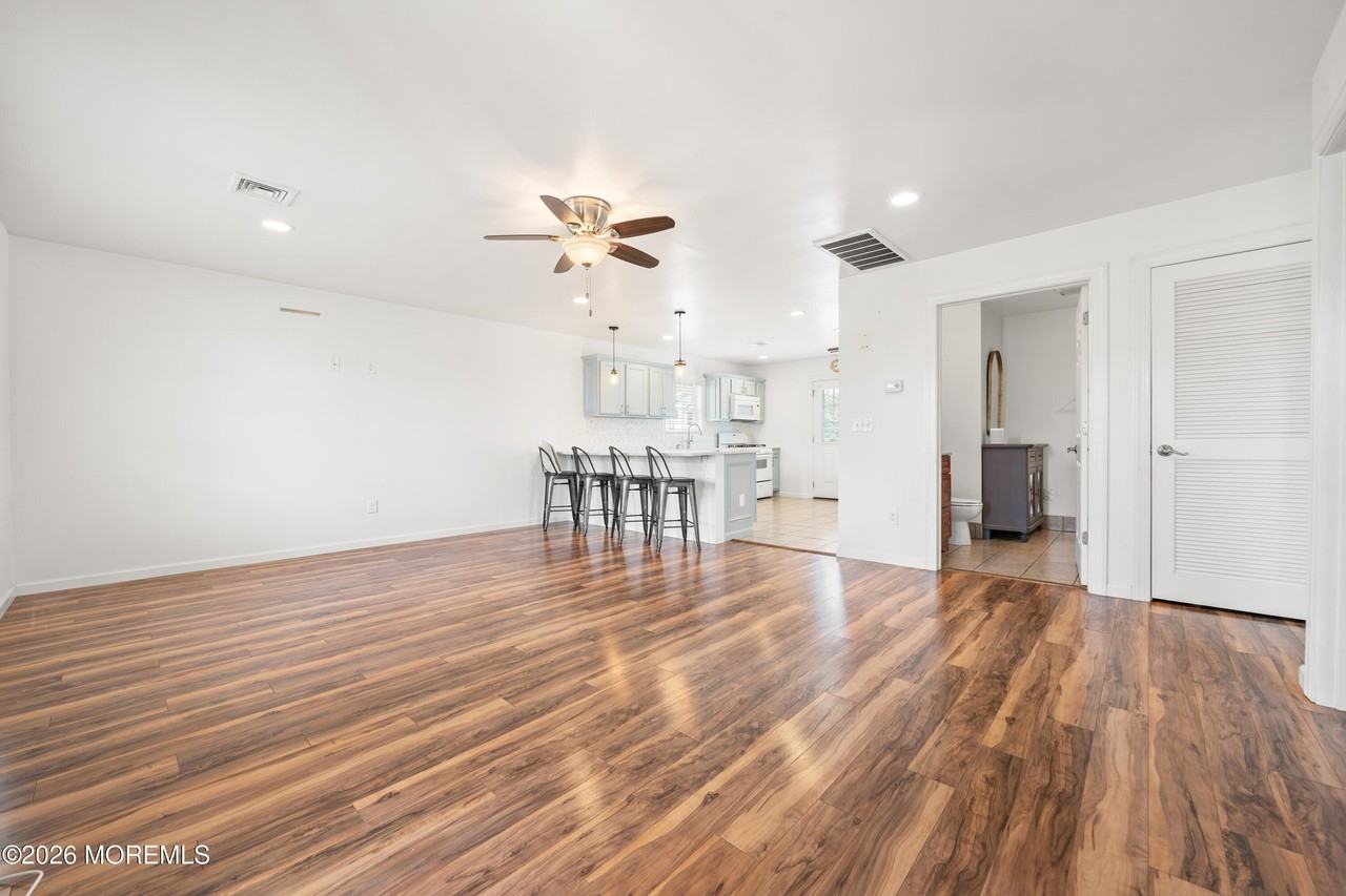 81 Sheridan St - Photo 5 of 29
