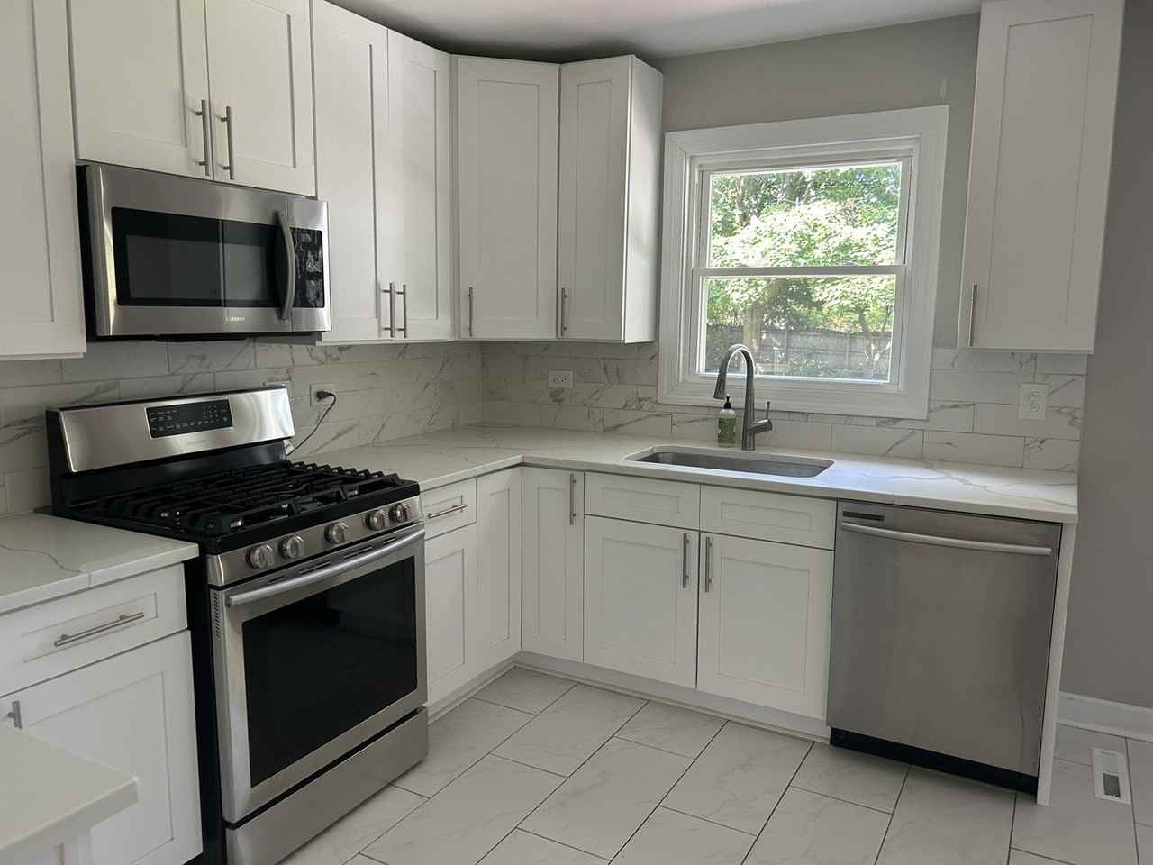 3940 Forest Ave - Photo 7 of 9
