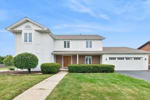 featured image of 1858 Princeton Cir
