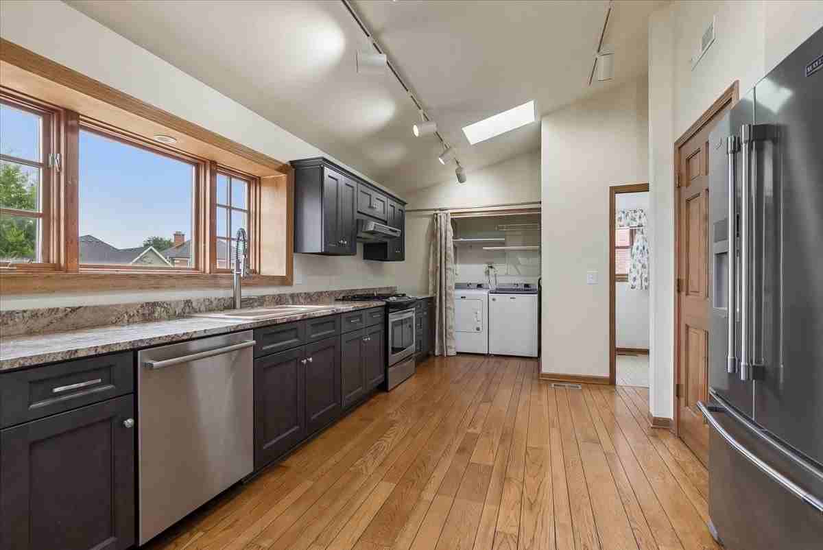 1858 Princeton Cir - Photo 4 of 21