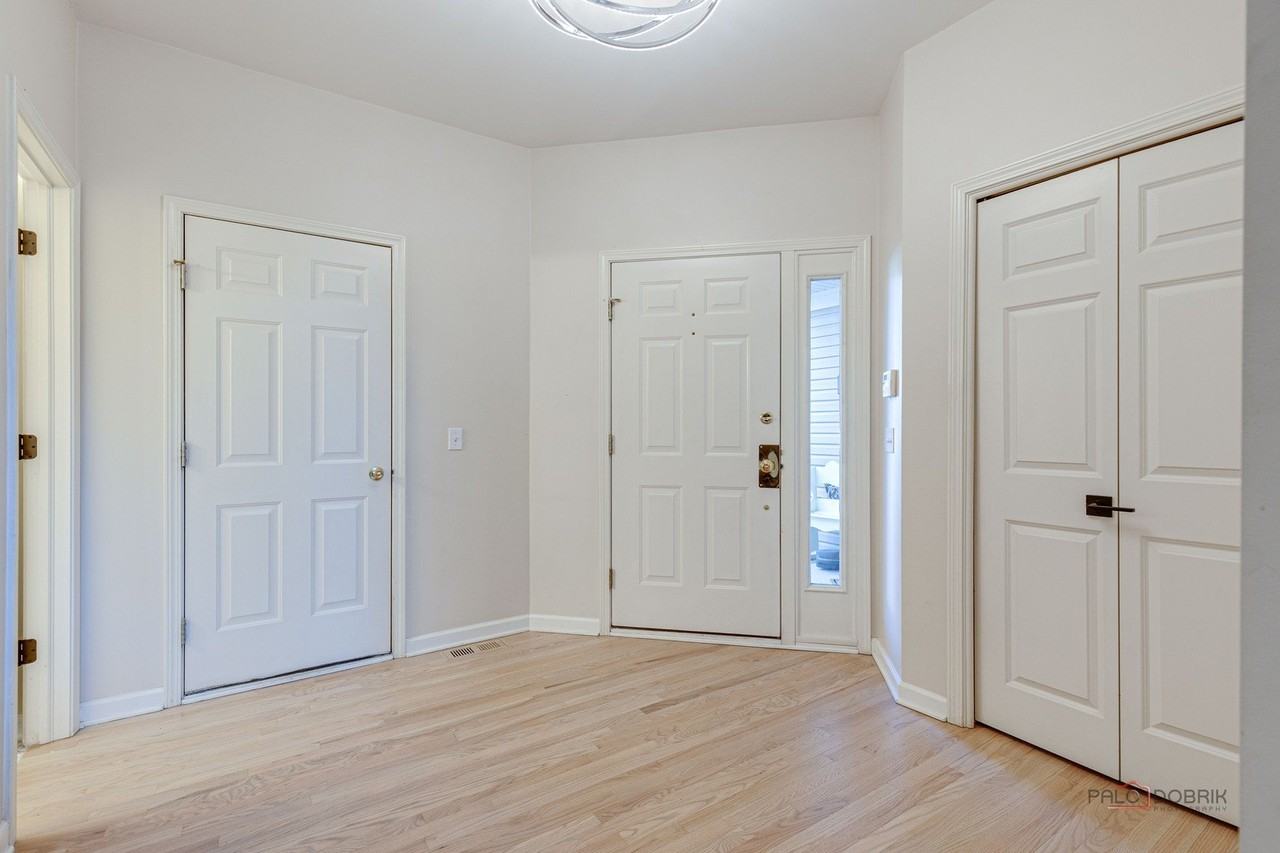 4405 Middleton Pl - Photo 6 of 36