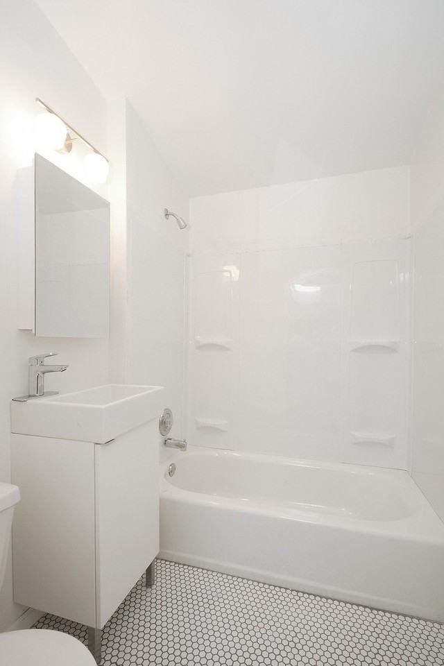 3243 N Western Ave #CH - Photo 7 of 9