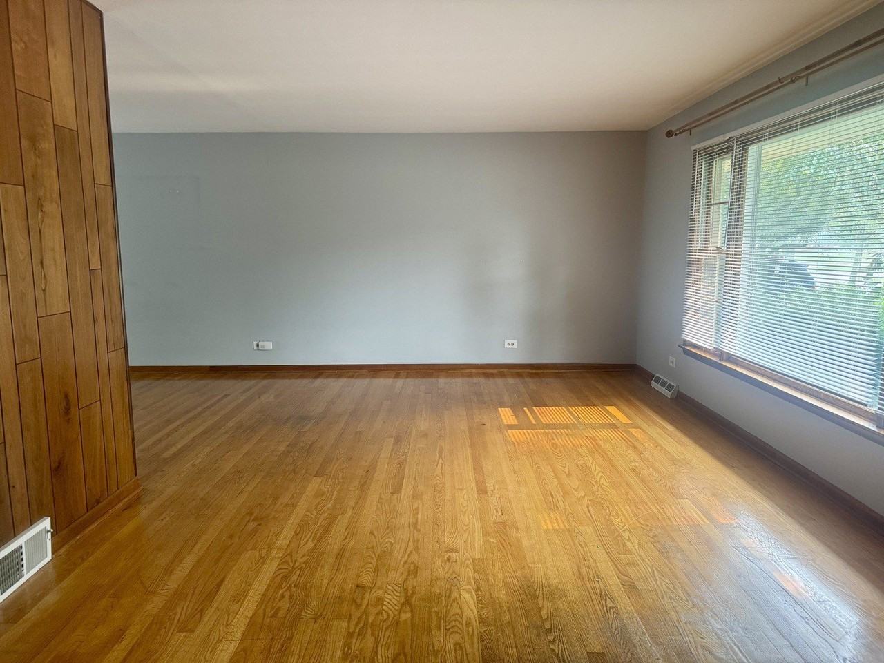5341 Grand Ave - Photo 2 of 18