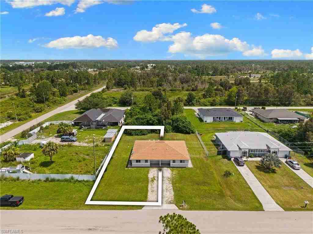 909 Jaguar Blvd - Photo 2 of 21