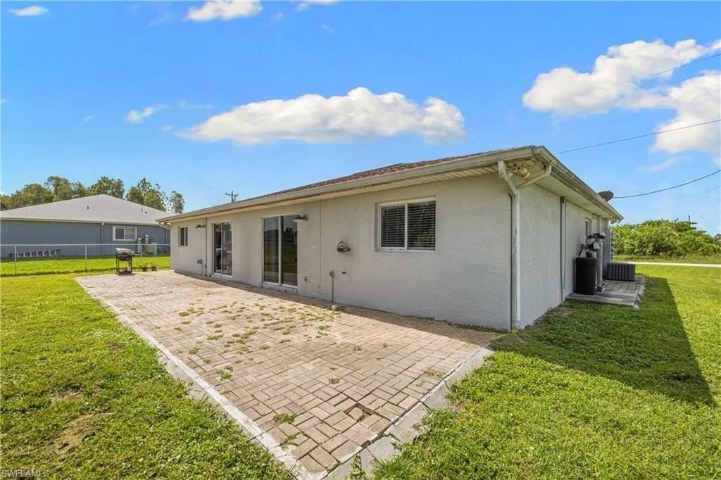 909 Jaguar Blvd - Photo 3 of 21