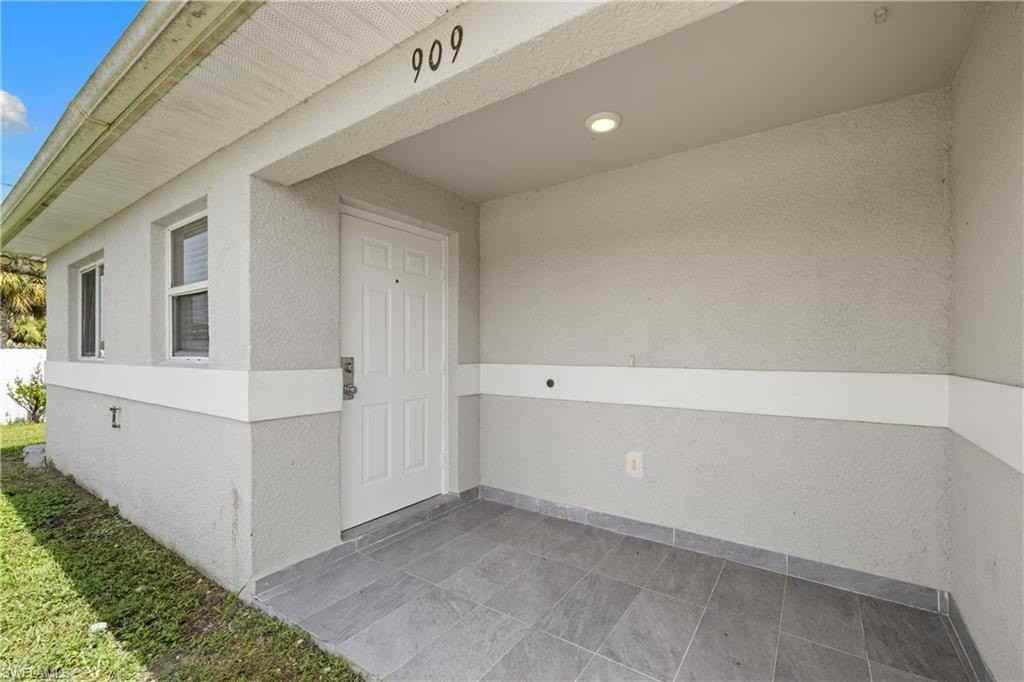 909 Jaguar Blvd - Photo 4 of 21